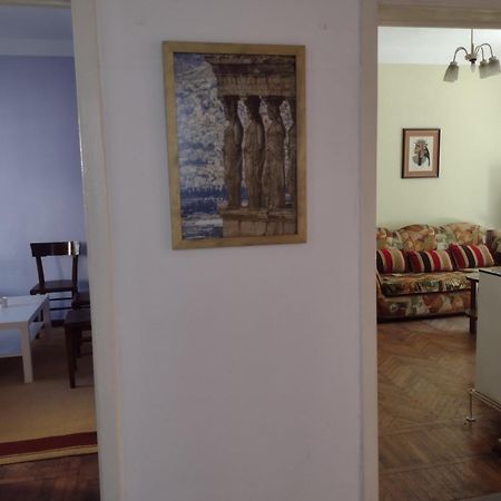 Era Echoes - Preserved Historical Apartment Тирана Екстер'єр фото