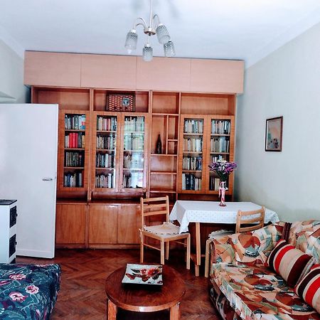 Era Echoes - Preserved Historical Apartment Тирана Екстер'єр фото