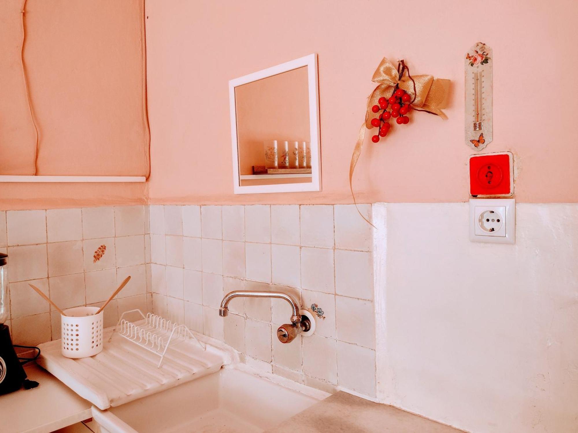 Era Echoes - Preserved Historical Apartment Тирана Екстер'єр фото