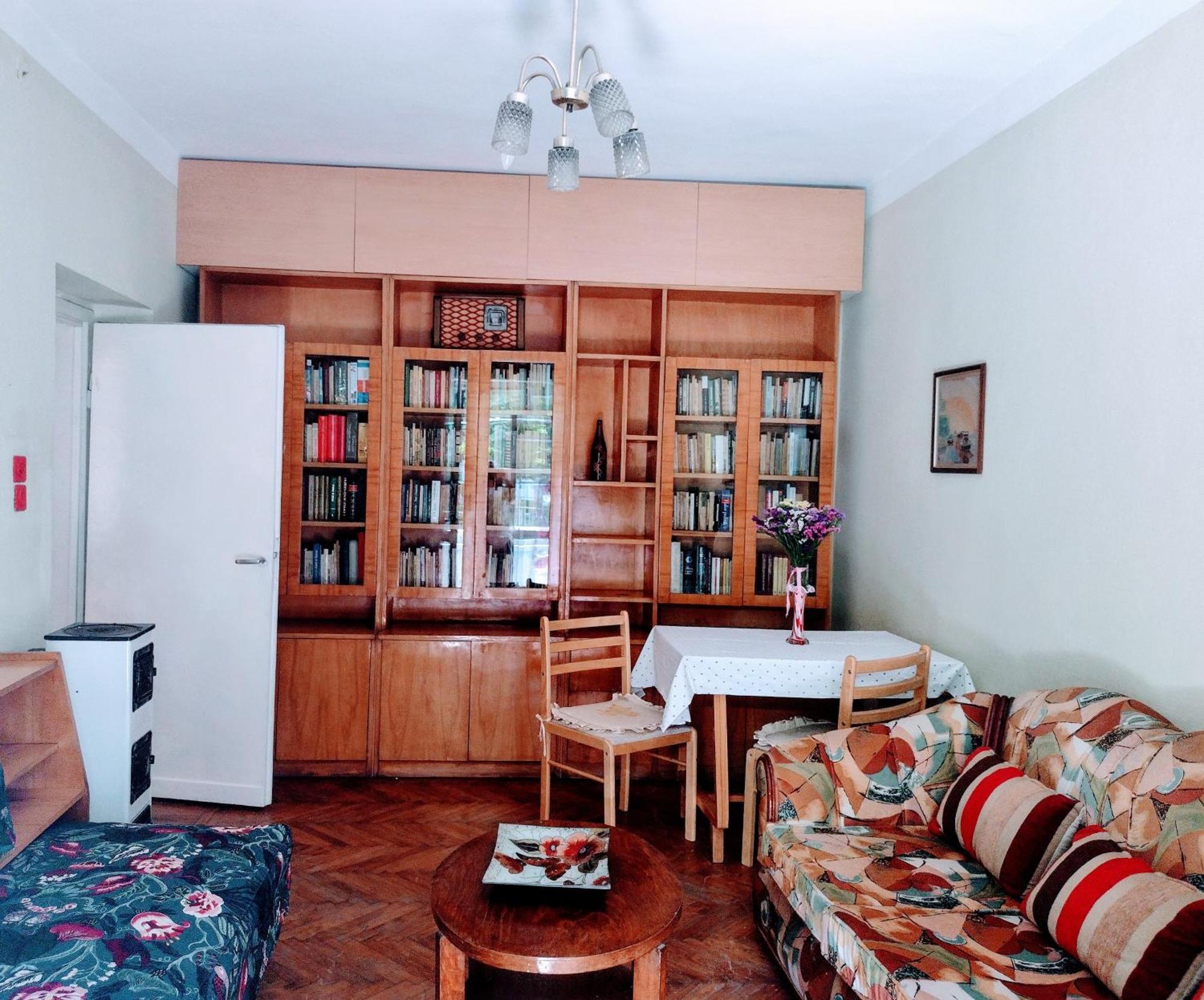 Era Echoes - Preserved Historical Apartment Тирана Екстер'єр фото