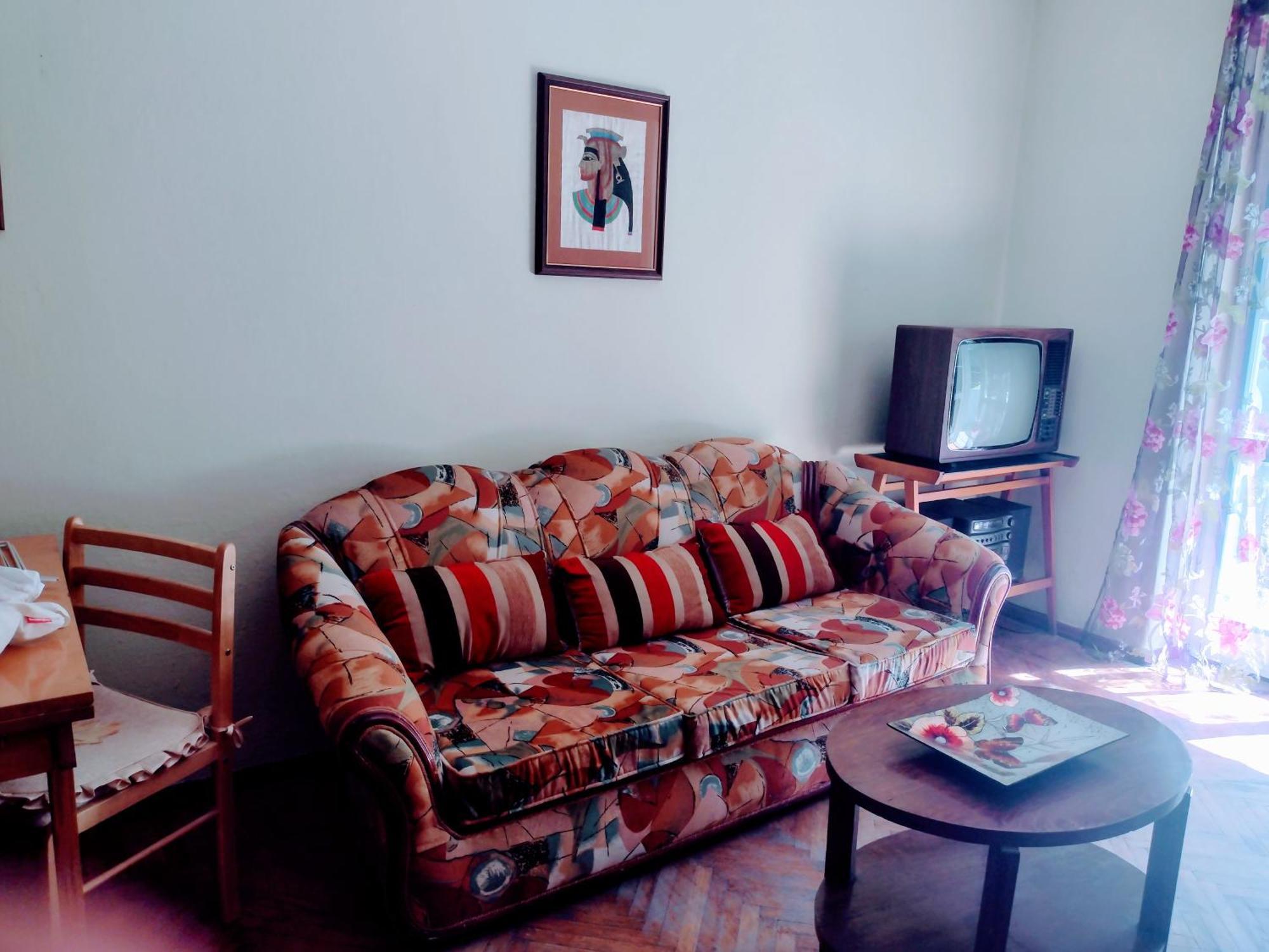 Era Echoes - Preserved Historical Apartment Тирана Екстер'єр фото