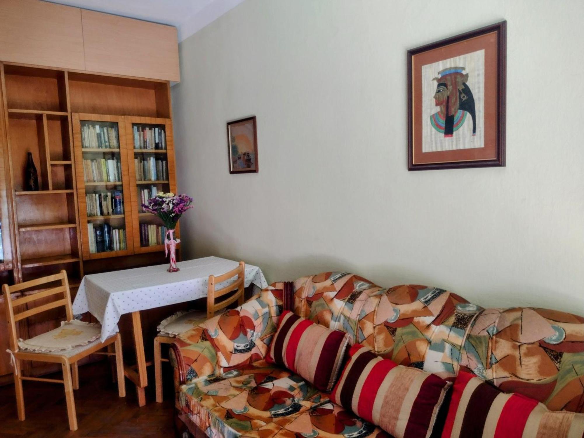 Era Echoes - Preserved Historical Apartment Тирана Екстер'єр фото