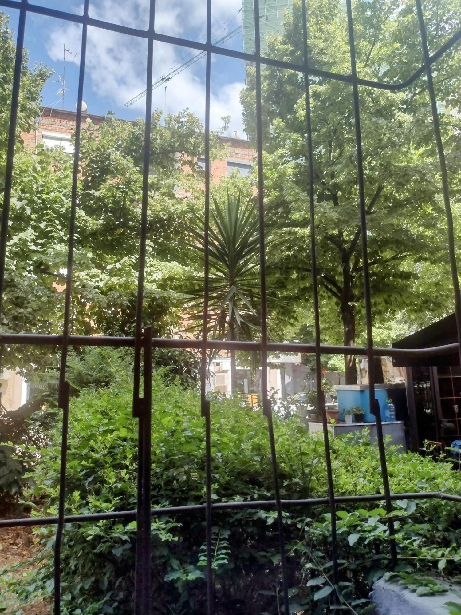 Era Echoes - Preserved Historical Apartment Тирана Екстер'єр фото